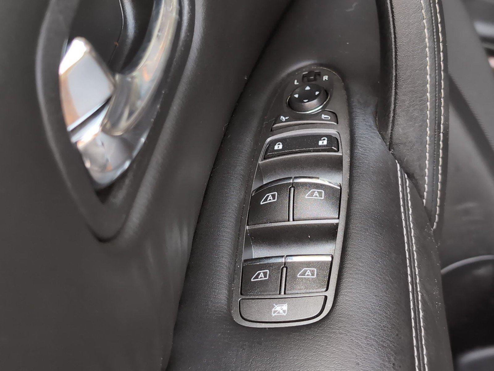 Used 2018 Mocha Almond Nissan Platinum image 19
