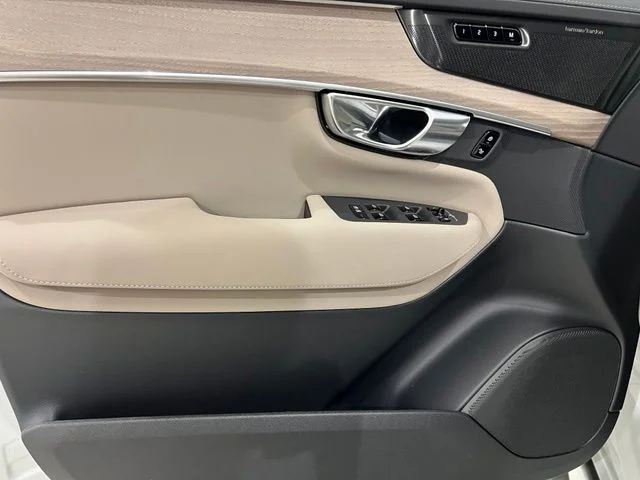 New 2026 Crystal White Volvo Plus image 10