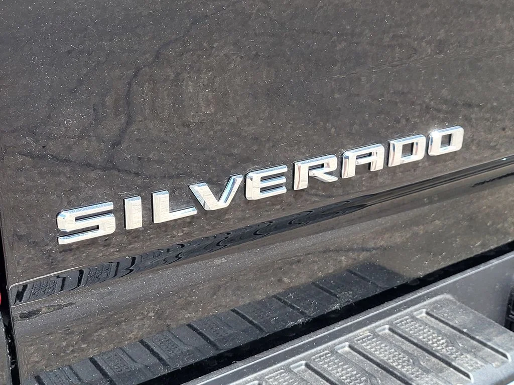 Used 2025 Black Chevrolet LT image 8