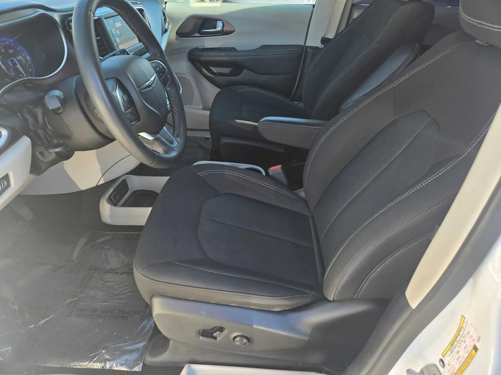 Used 2023  Chrysler LX image 23