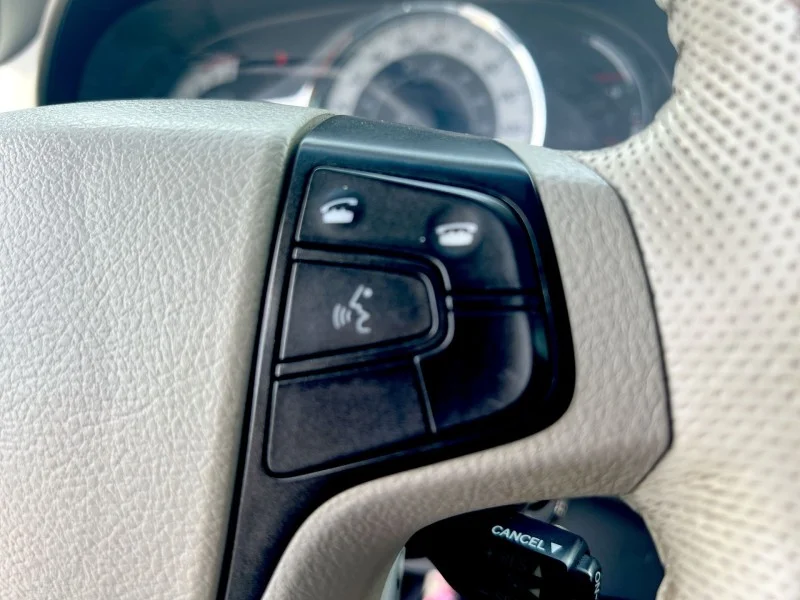 Used 2014 WHITE Toyota SE image 20