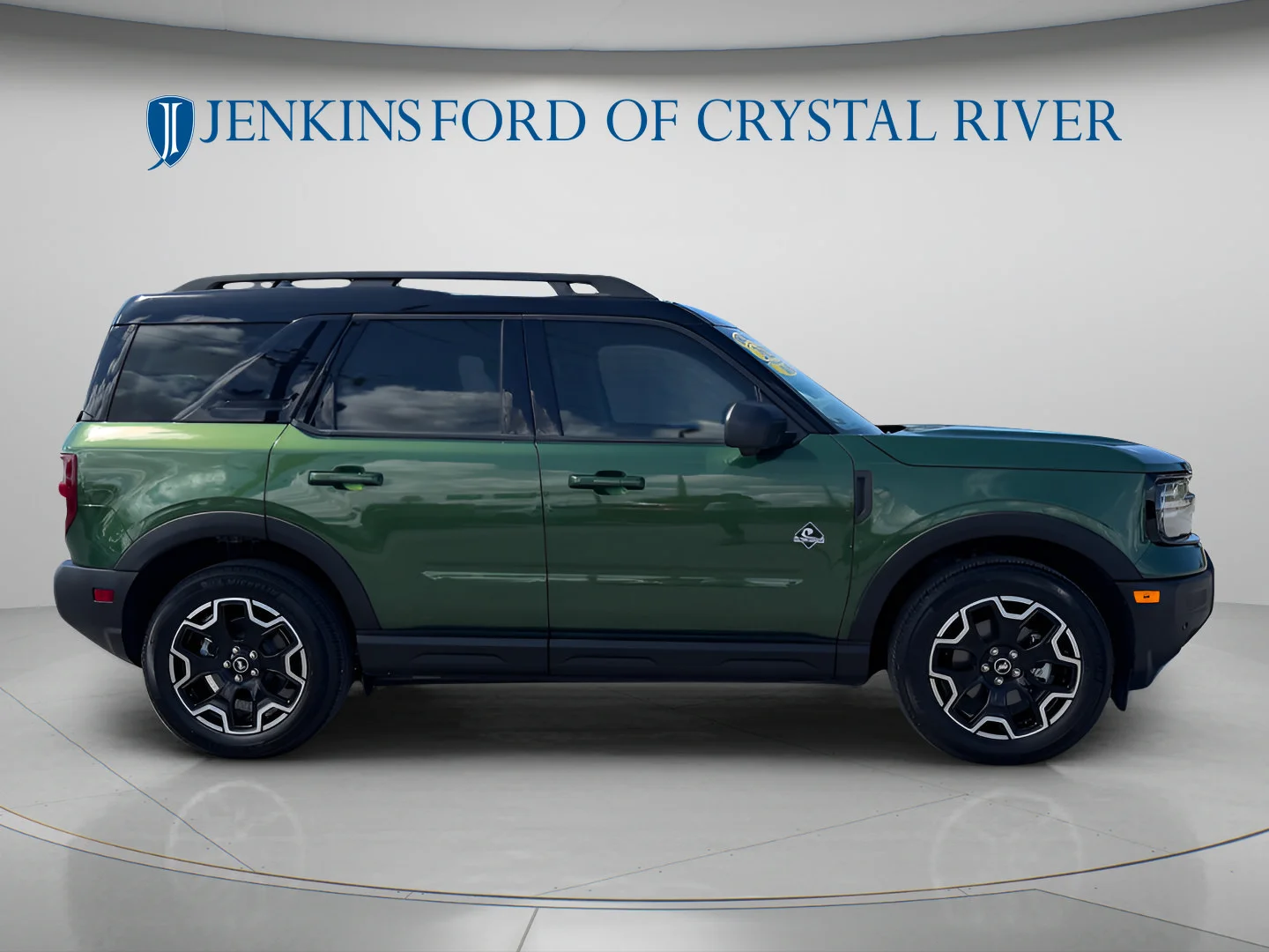 Used 2025 Eruption Green Metallic Ford Outer Banks image 2