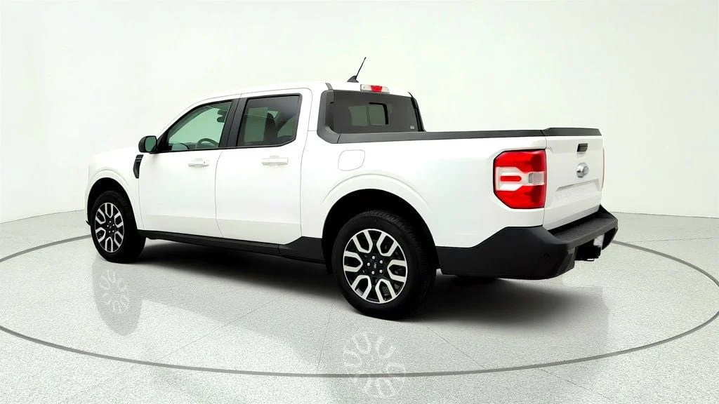 Used 2024 Oxford White Ford LARIAT AWD SuperCrew image 7