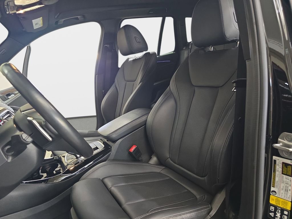 Used 2022 Black BMW xDrive30i image 18