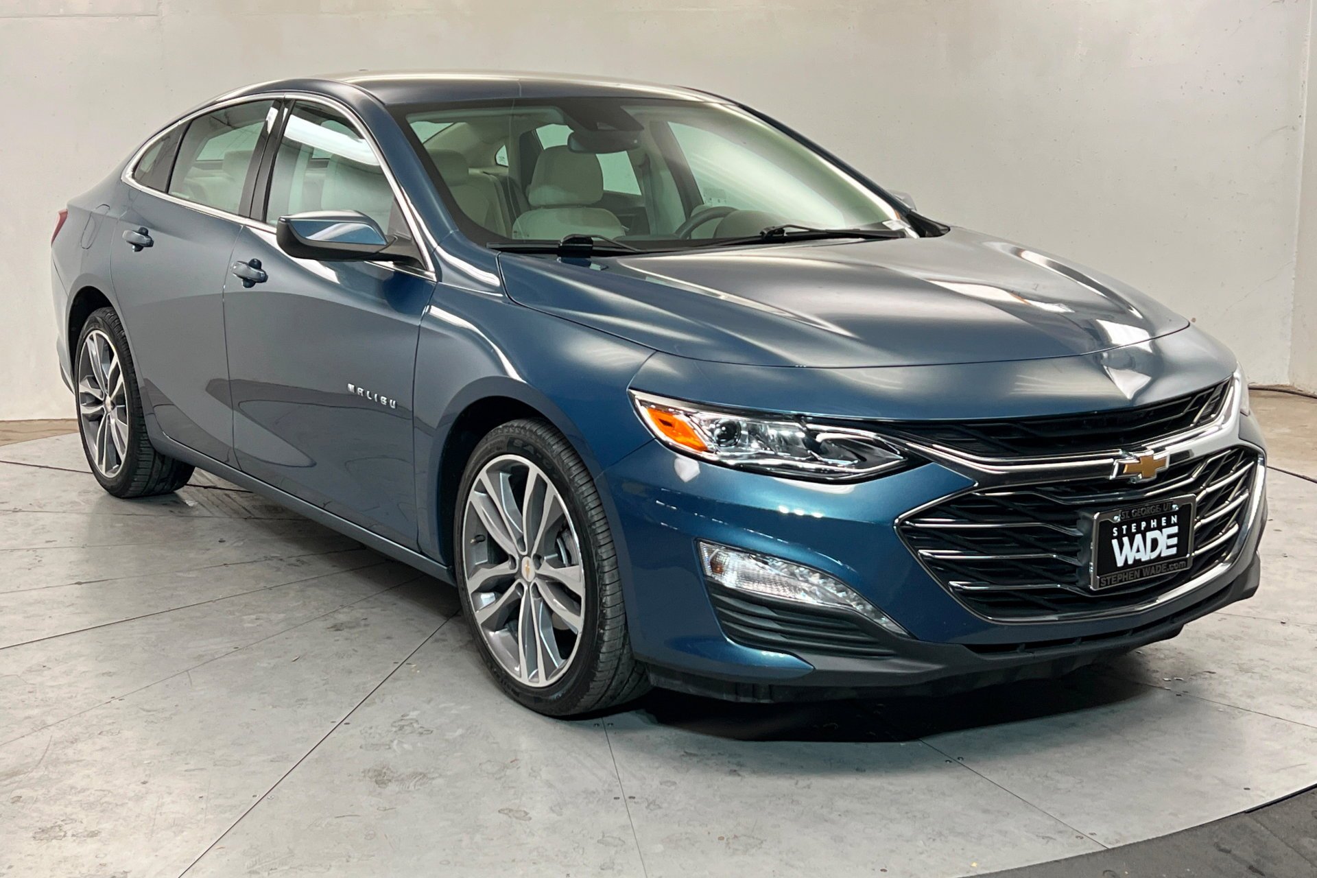 Used 2024 Lakeshore Blue Metallic Chevrolet LT image 8