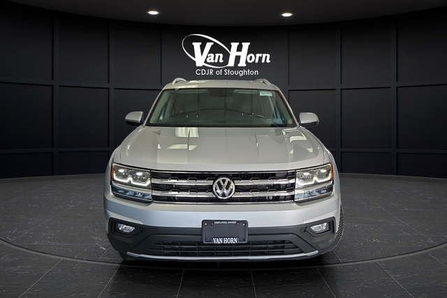 Used 2018 Reflex Silver Metallic Volkswagen 3.6L V6 SE image 2