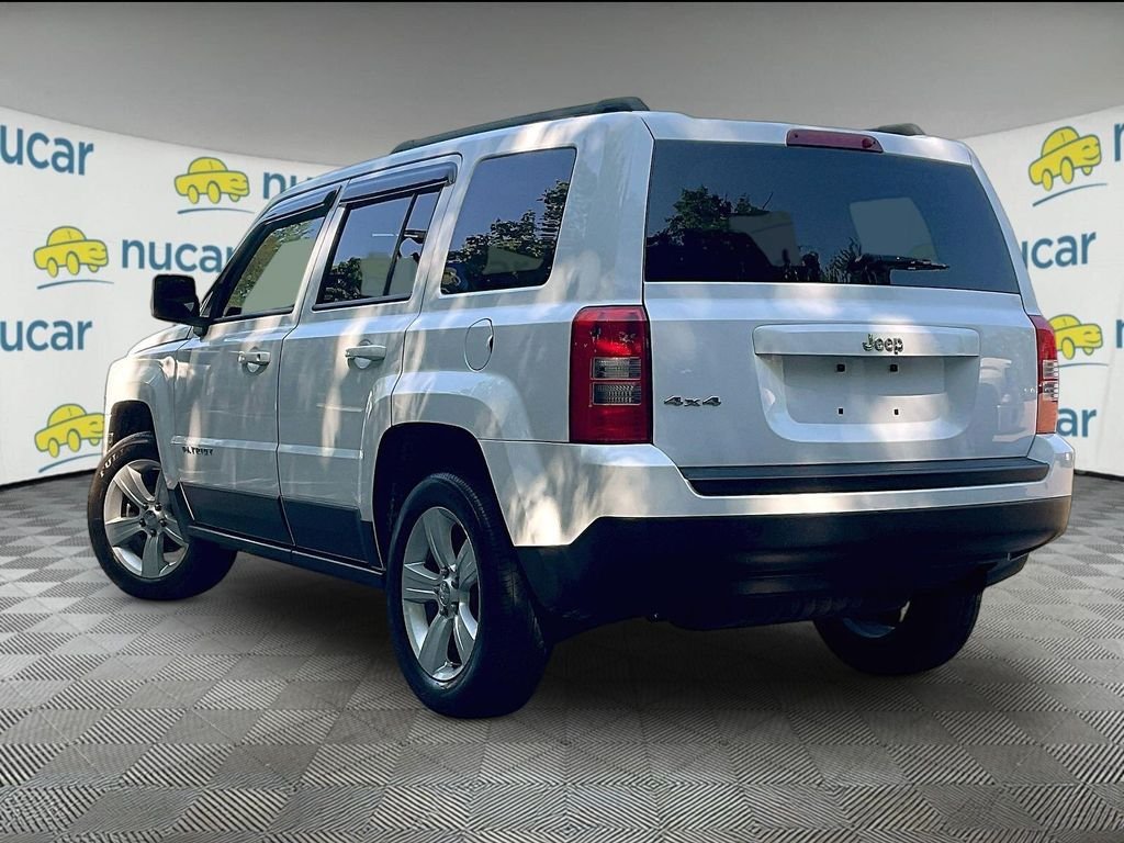 Used 2014 White Jeep Latitude image 4
