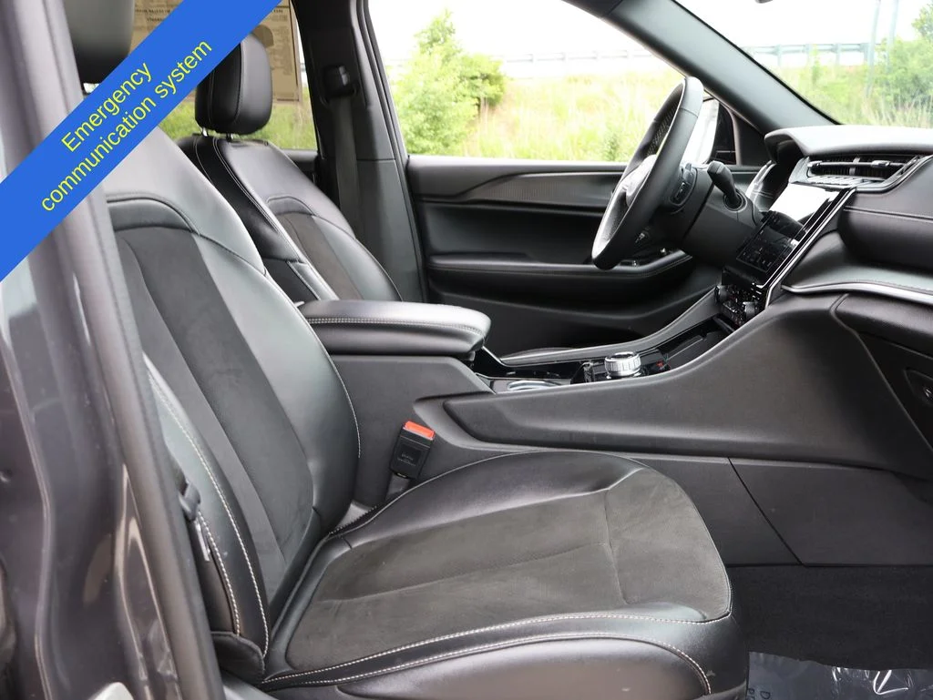 Used 2023 Gray Jeep Altitude X image 10