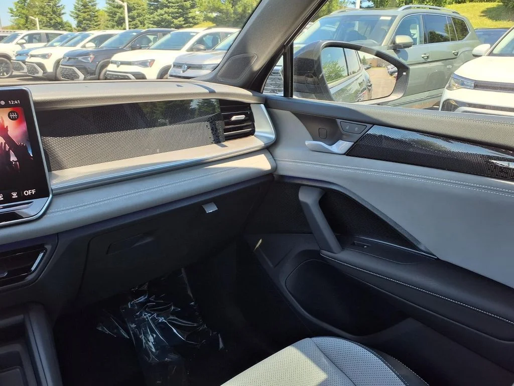 New 2026 Platinum Gray Metallic Volkswagen 2.0T SE R-Line Black image 23