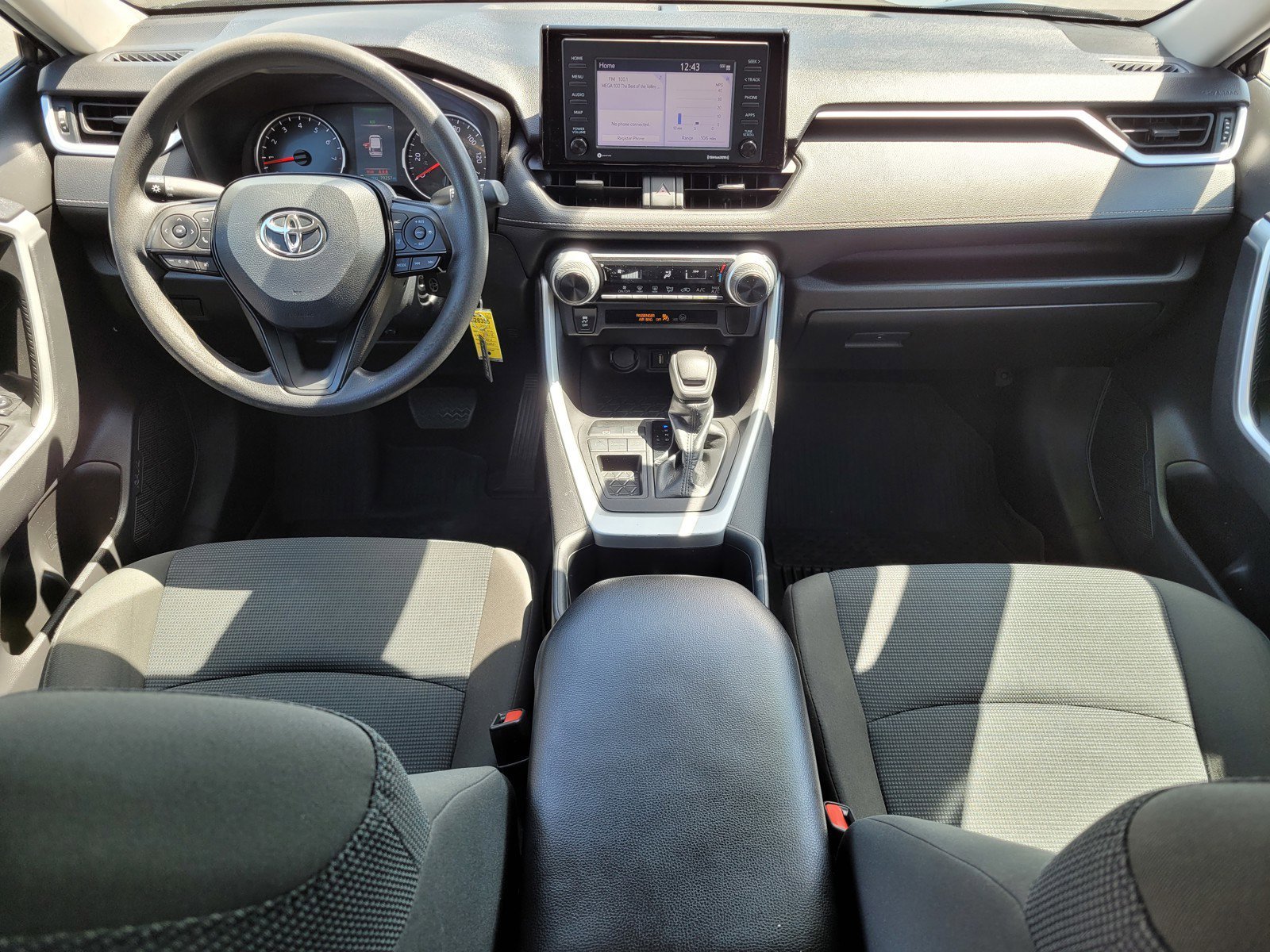 Used 2022  Toyota LE image 13