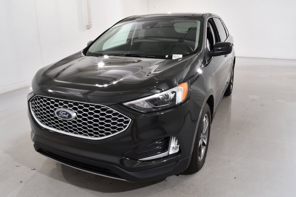 Used 2024 Green Metallic Ford SEL image 2