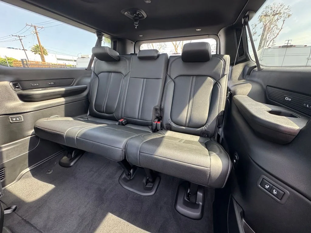 New 2026 High Gloss Black Exterior Paint Jeep Limited Reserve image 36