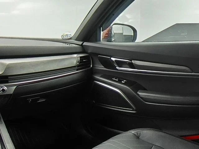 Used 2024 Red Kia EX X-Line image 40