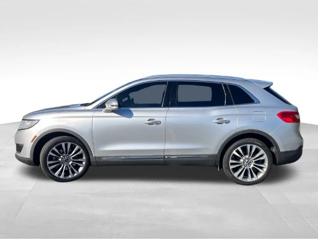 Used 2017 Silver Lincoln Reserve image 2