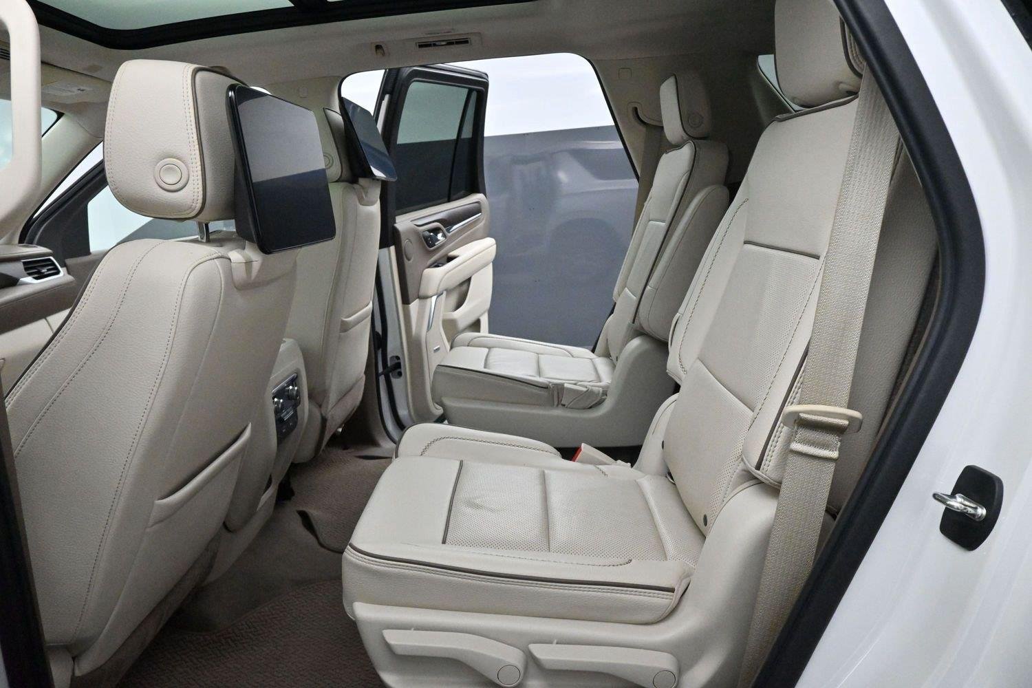 Used 2021 WHITE FROST TRICOAT GMC Denali image 33