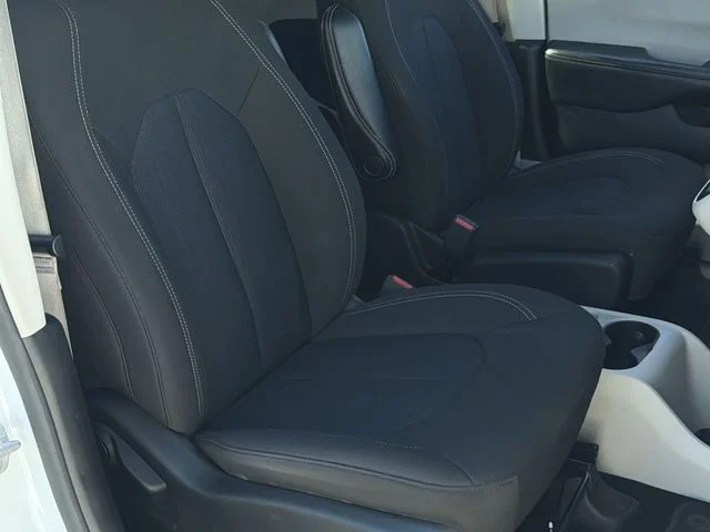 Used 2021 White Chrysler LX image 31