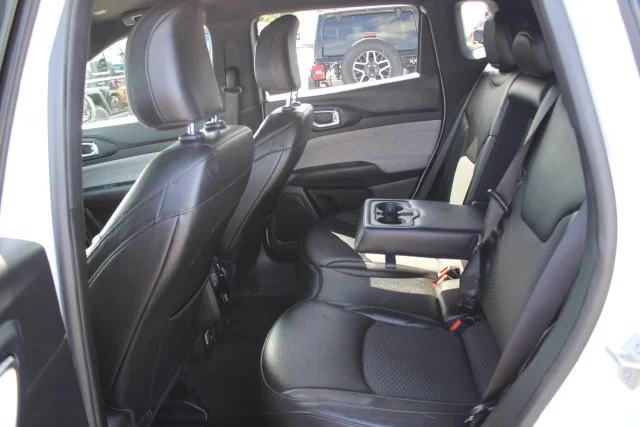 Used 2024 White Jeep Latitude image 24