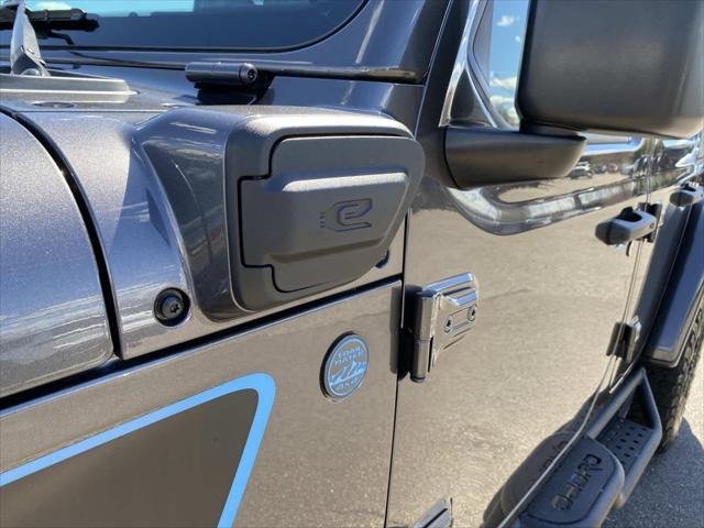 Used 2023 Granite Crystal Metallic Clearcoat Jeep Willys image 13