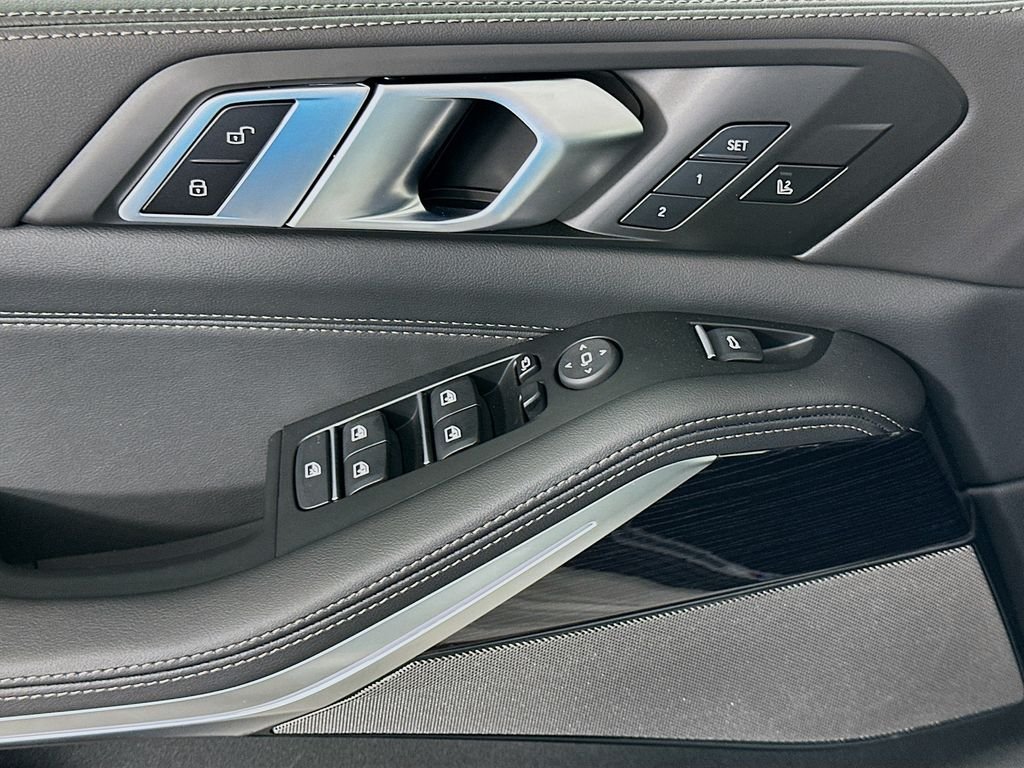 New 2026 Mineral White Metallic BMW xDrive40i image 20