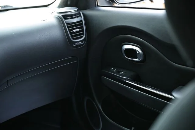 Used 2014 Fathom Blue Kia Exclaim image 29