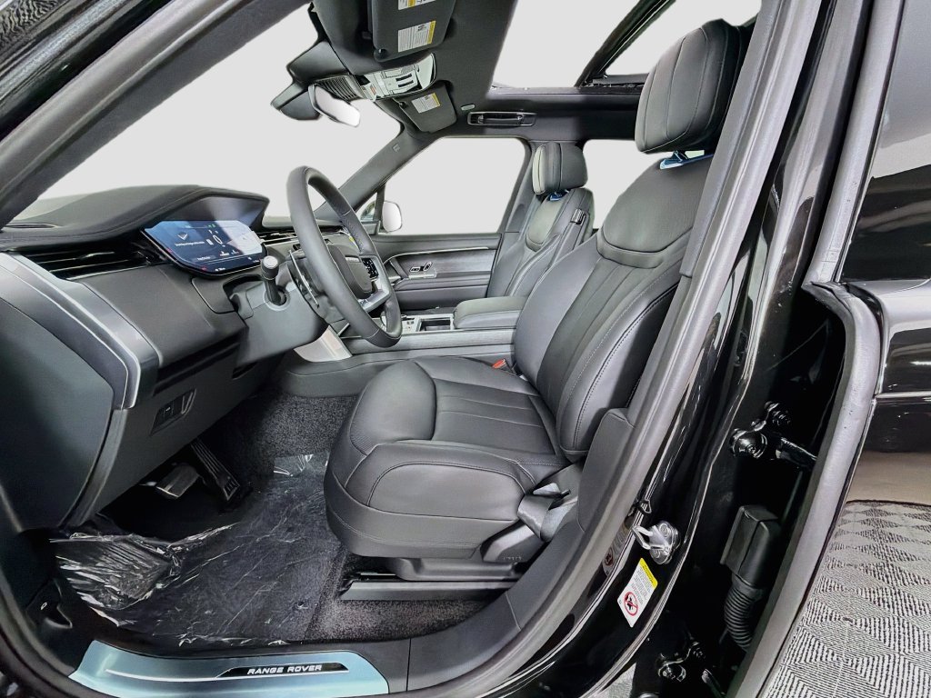 New 2027 Santorini Black Land Rover SE image 22