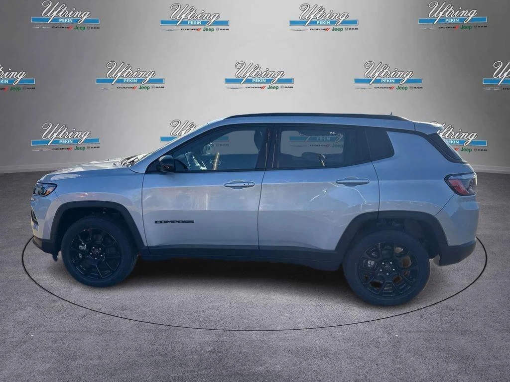 New 2026 Silver Zynith Metallic Clearcoat Jeep Latitude Altitude image 6