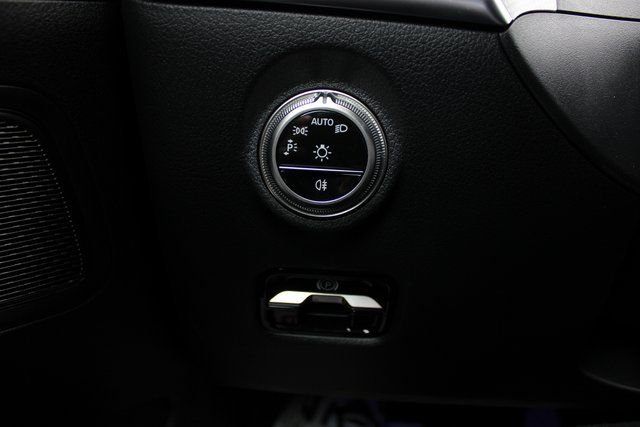 2025 Mercedes-Benz C-Class Sedan C 300 - Photo 25