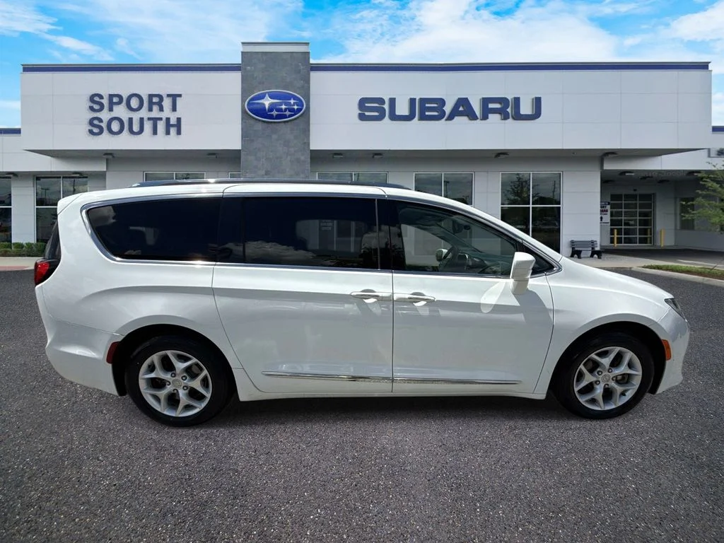 Used 2018 White Chrysler Touring L image 2