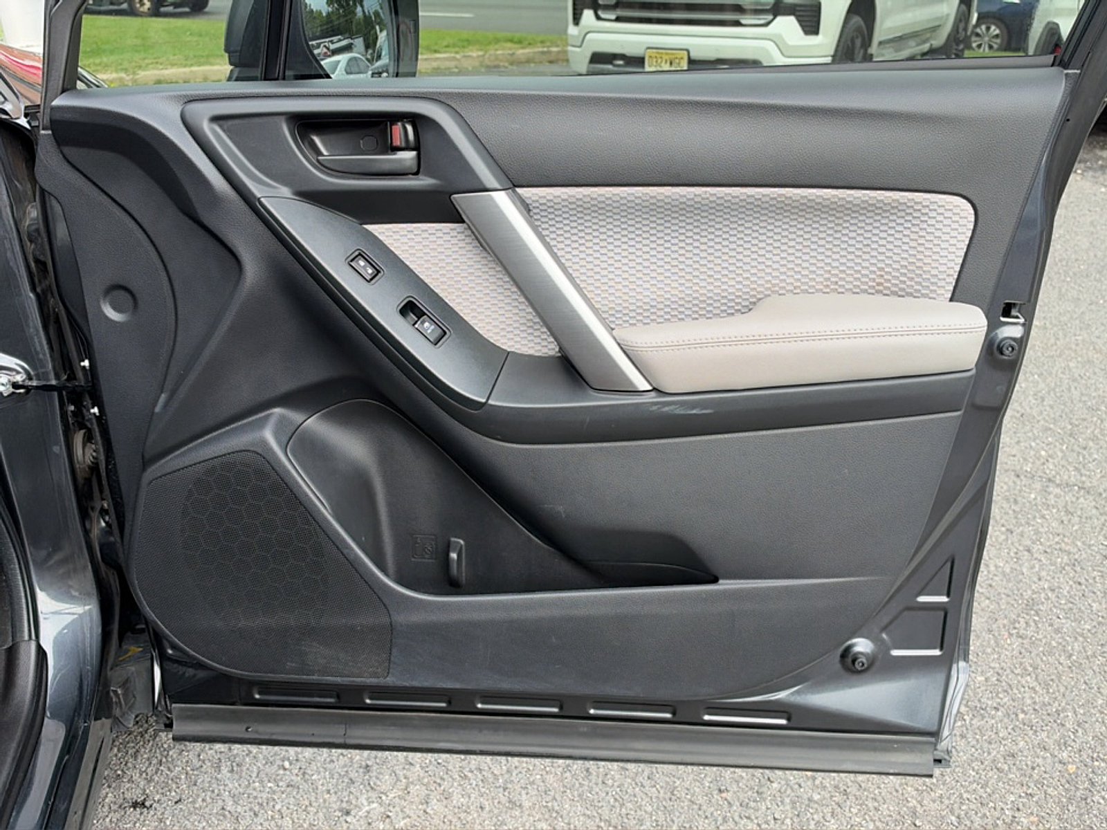 Used 2018 Dark Gray Metallic Subaru 2.5i image 17