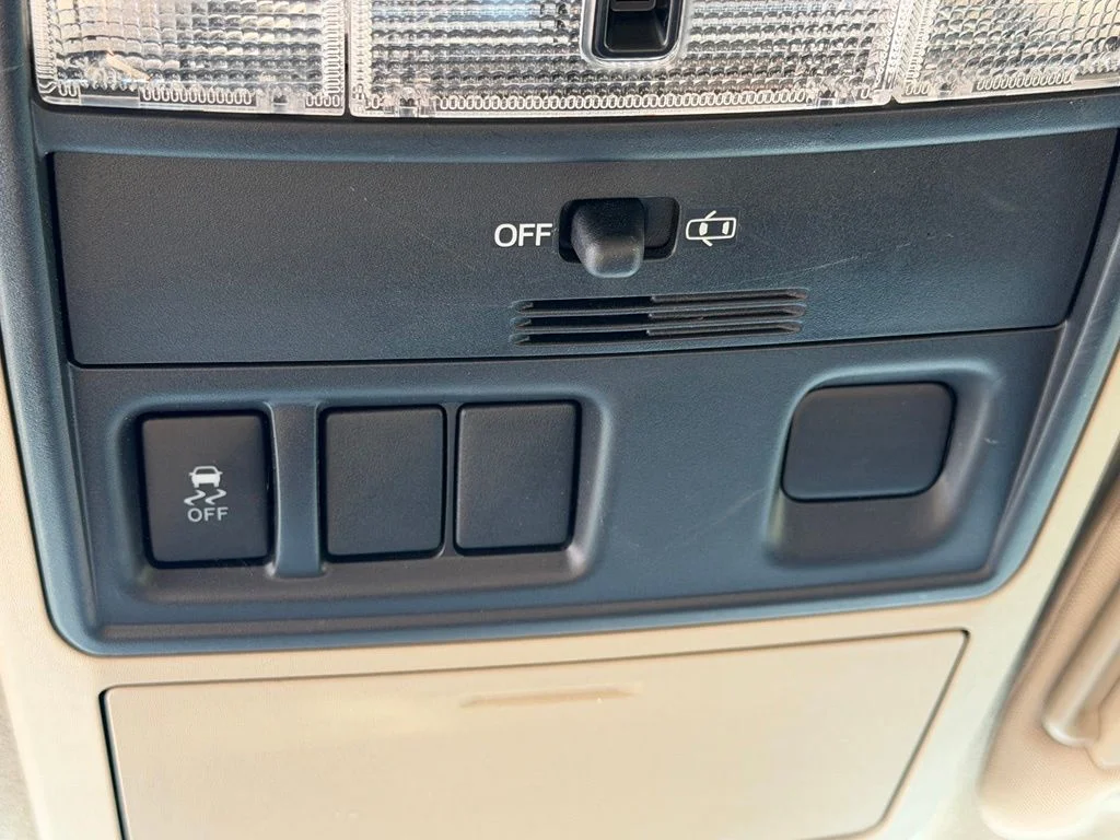 Used 2019 White Toyota SR5 image 25
