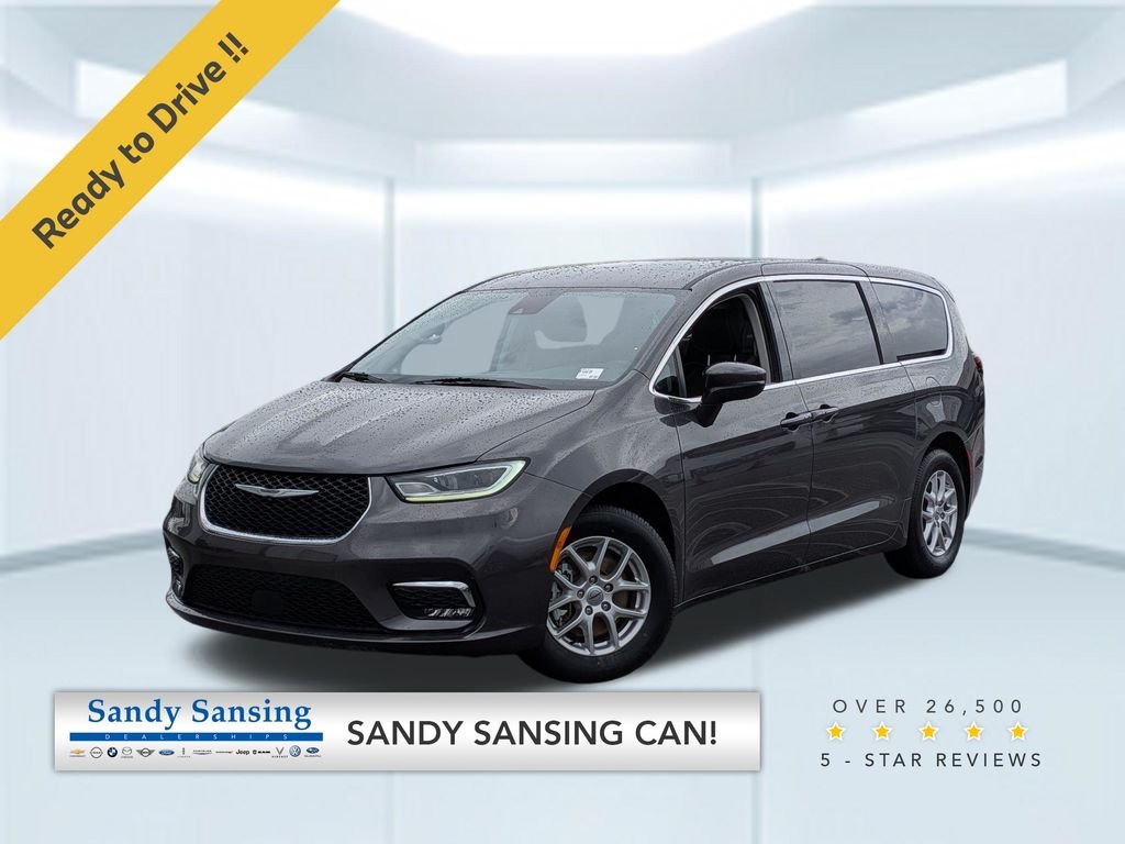 2023 Chrysler Pacifica Touring L's photo