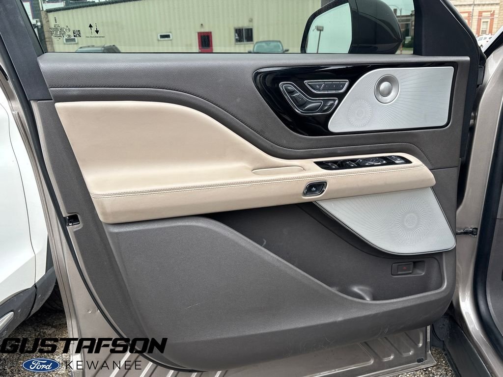Used 2020 Iced Mocha Metallic Lincoln Reserve image 30