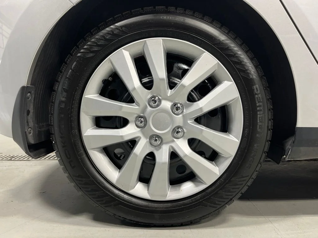 Used 2016 Silver Hyundai Base image 31