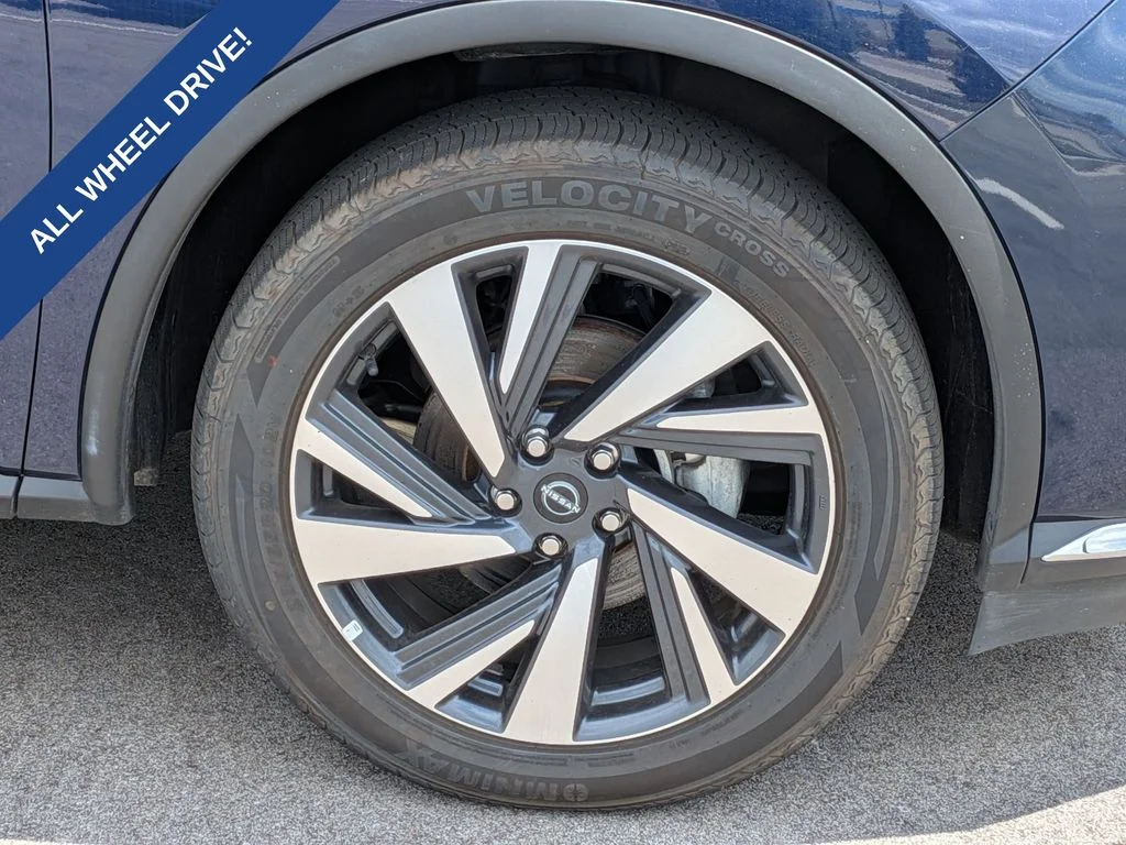 Used 2023 Blue Nissan SL image 9