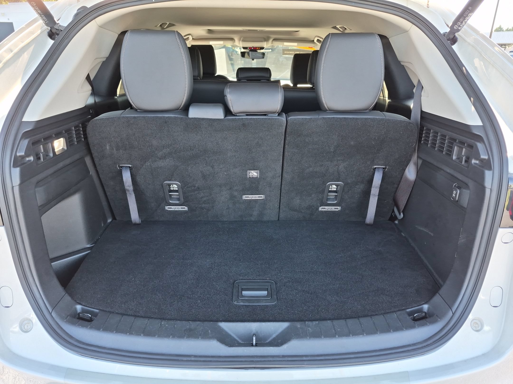 Used 2025 Rhodium White Premium Mazda Preferred Package image 33