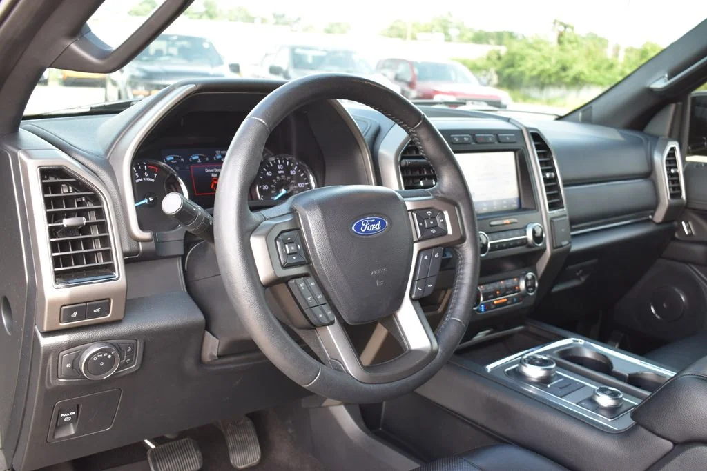 Used 2020 Agate Black Metallic Ford XLT image 10