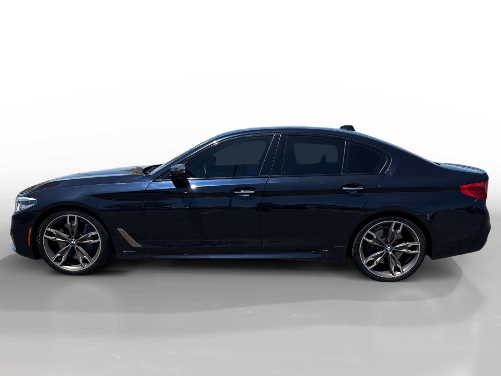 Used 2018 Carbon Black Metallic BMW M550i xDrive image 2