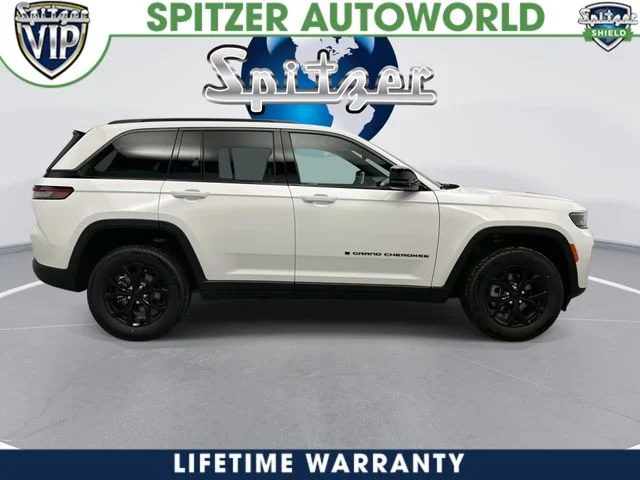 New 2026 Bright White Clear-Coat Exterior Paint Jeep Laredo Altitude image 10