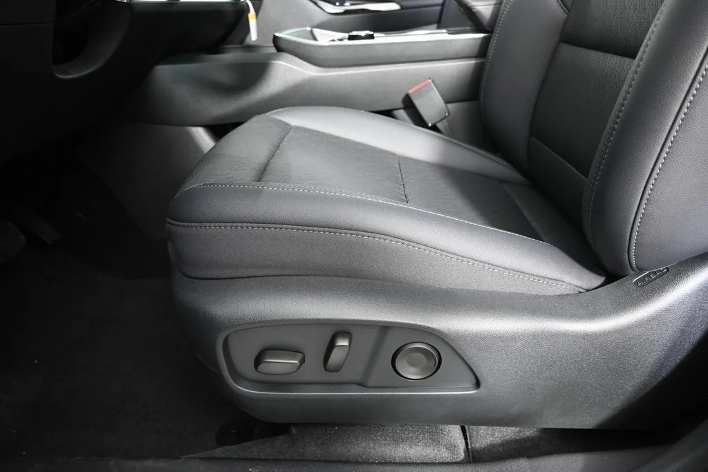 New 2026 Mosaic Black Metallic Chevrolet LT image 21