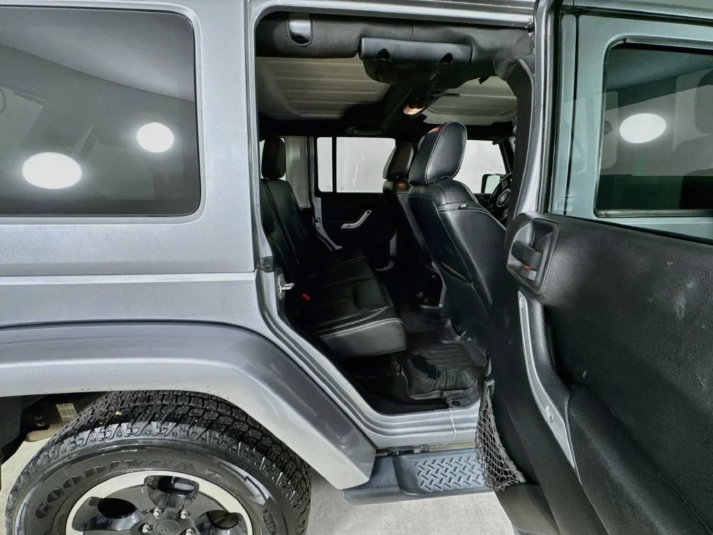 Used 2013 Billet Metallic Clearcoat Jeep Unlimited Sahara image 32