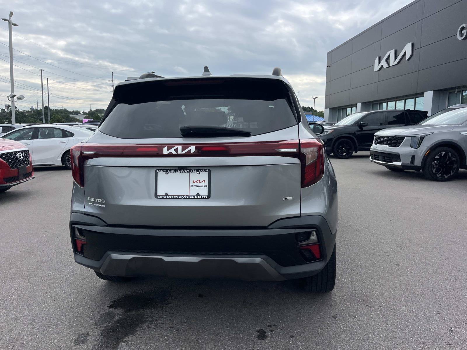 Used 2024 Steel Gray Kia X-Line image 4