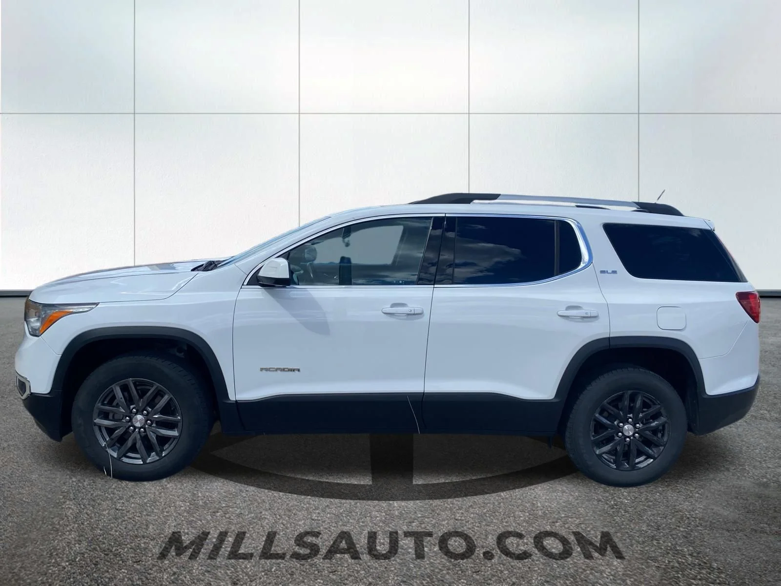 Used 2019 GMC Acadia SLE-2 with VIN 1GKKNSLA2KZ211553 for sale in Willmar, Minnesota
