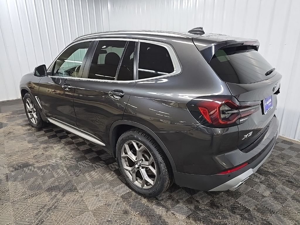 Used 2024 Gray BMW xDrive30i image 9