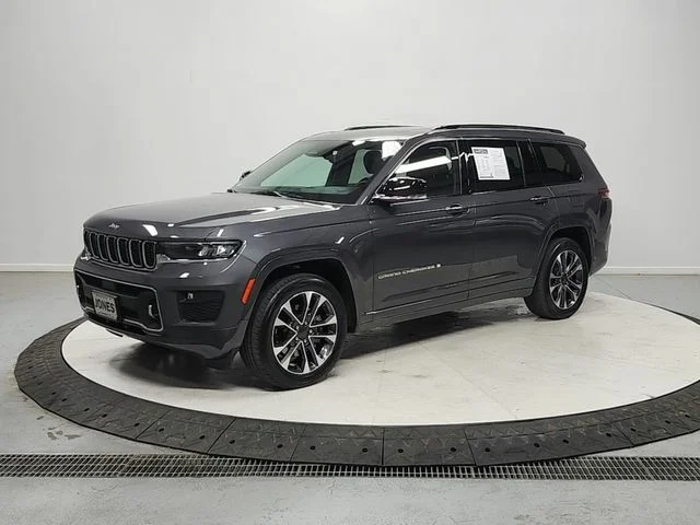 Used 2023 Gray Jeep Overland image 3