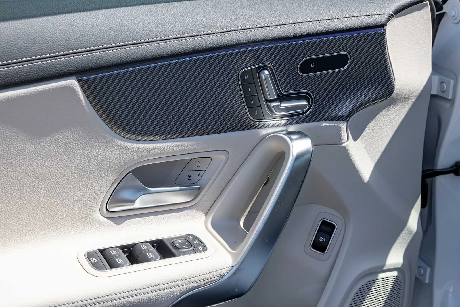 New 2025 Polar White Mercedes-Benz CLA 250 image 8