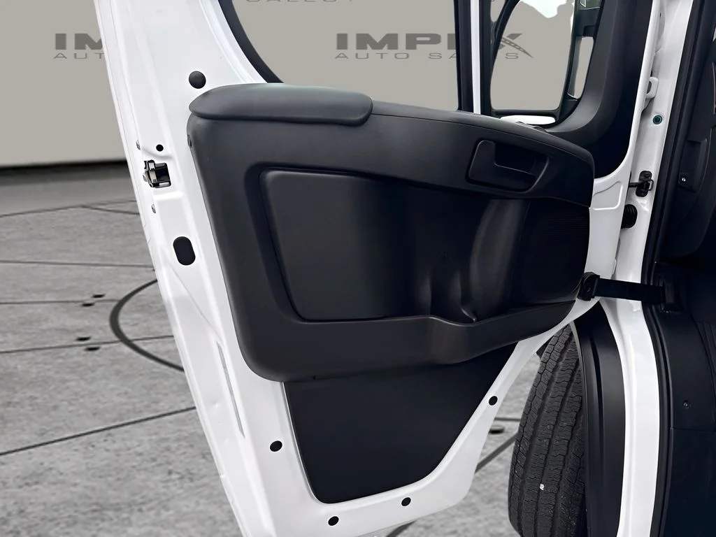 Used 2025 White Ram Base image 19
