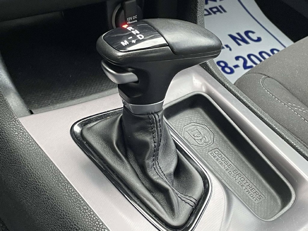 Used 2023 White Dodge SXT image 27