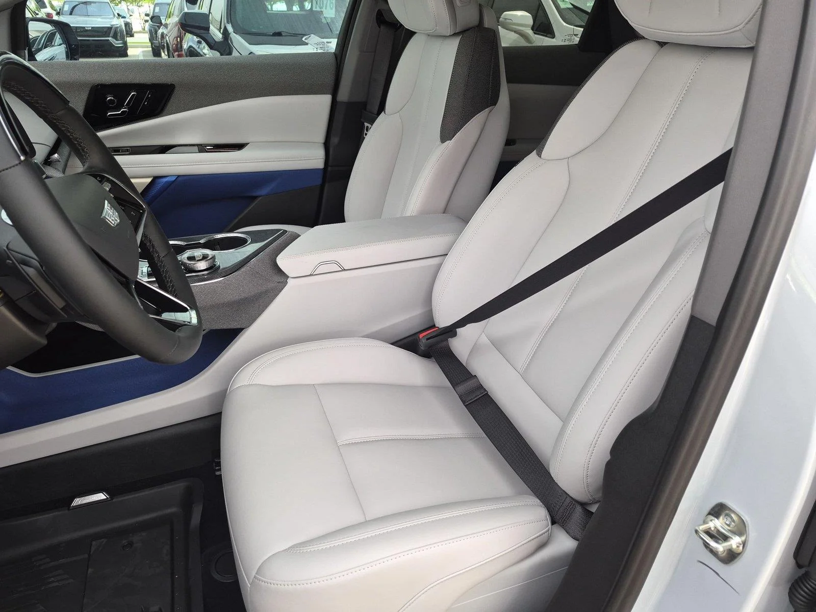 2027 Cadillac OPTIQ Luxury - Photo 11