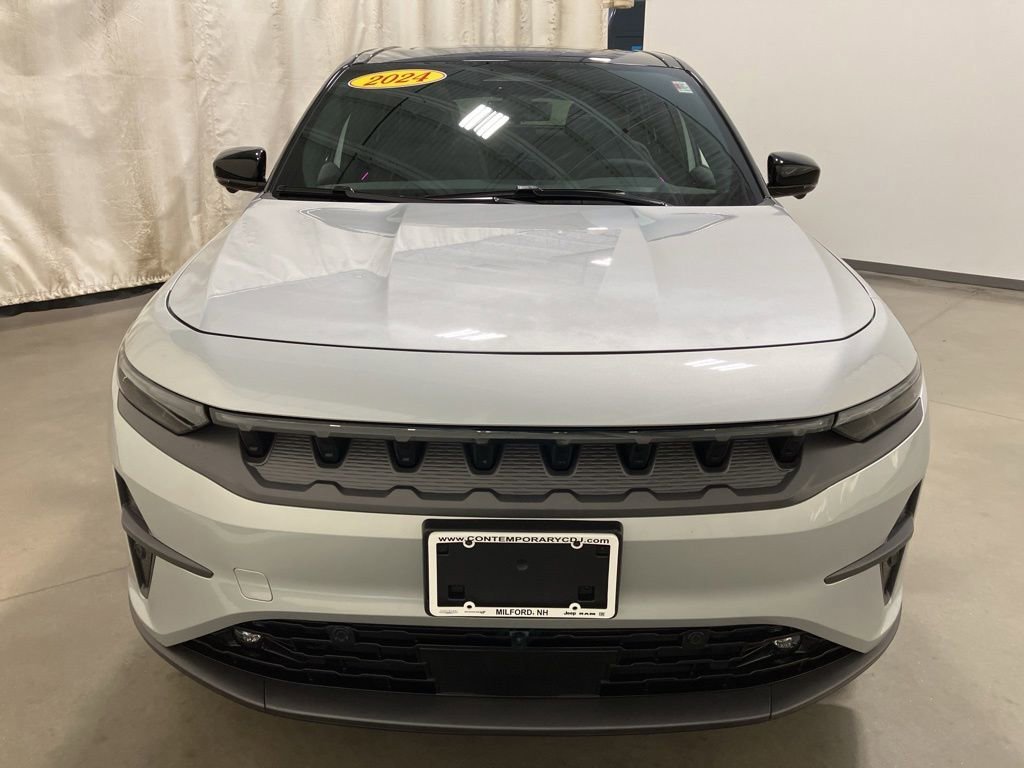 Used 2024 Silver Zynith Clearcoat Jeep Launch Edition image 23