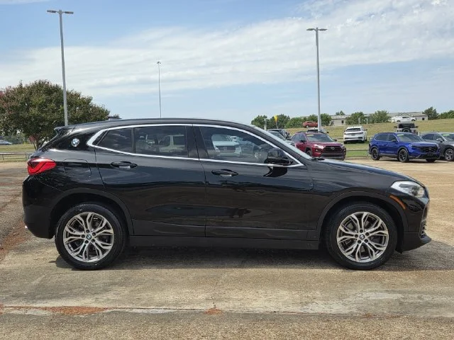 Used 2020 Jet Black BMW sDrive28i image 3